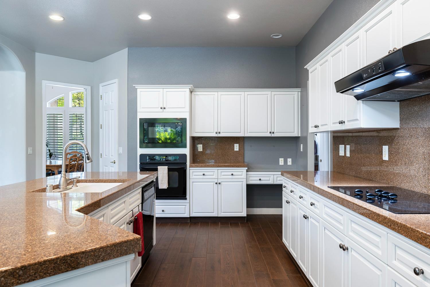 356 Richmond Ave, Clovis, CA 93619