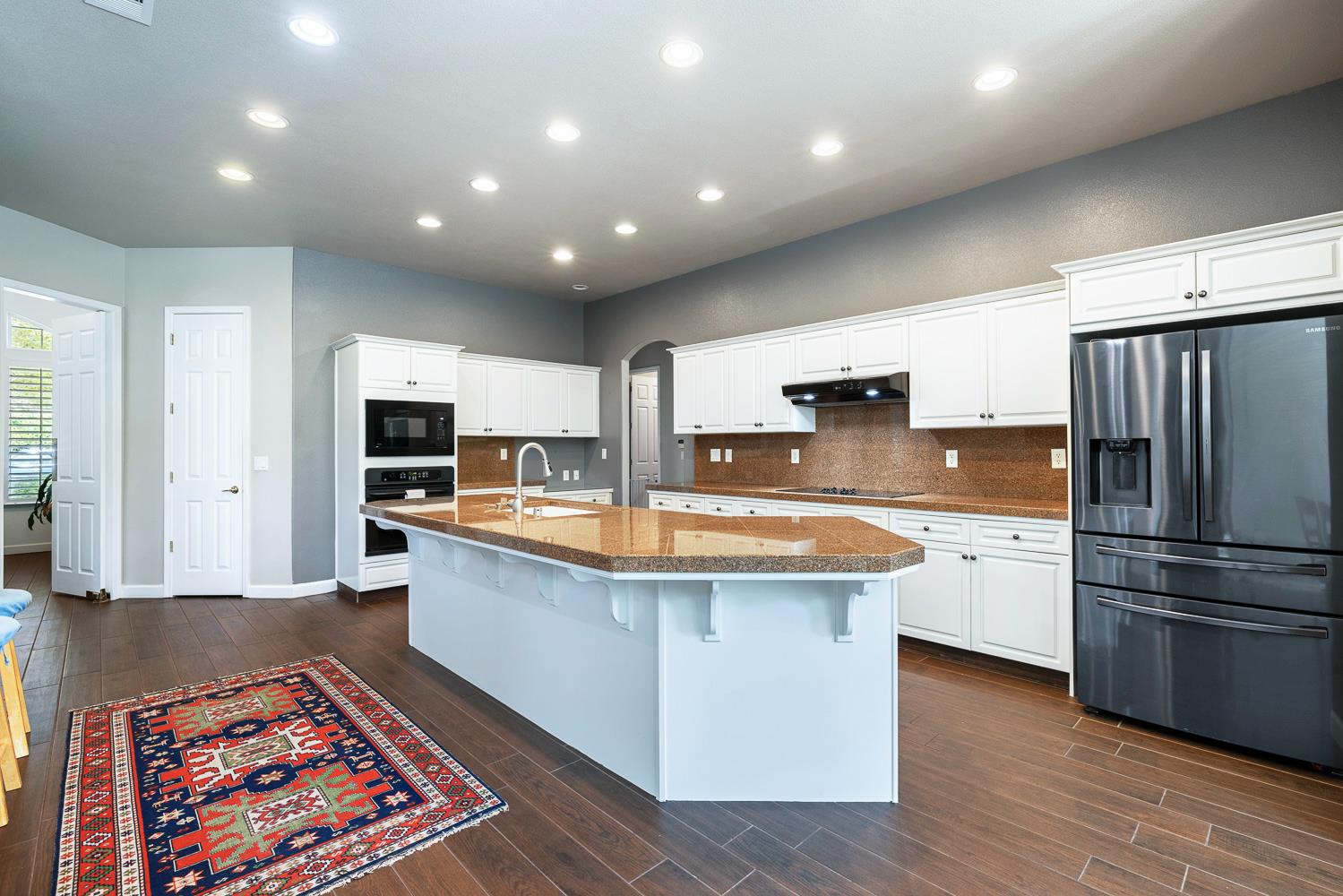 356 Richmond Ave, Clovis, CA 93619