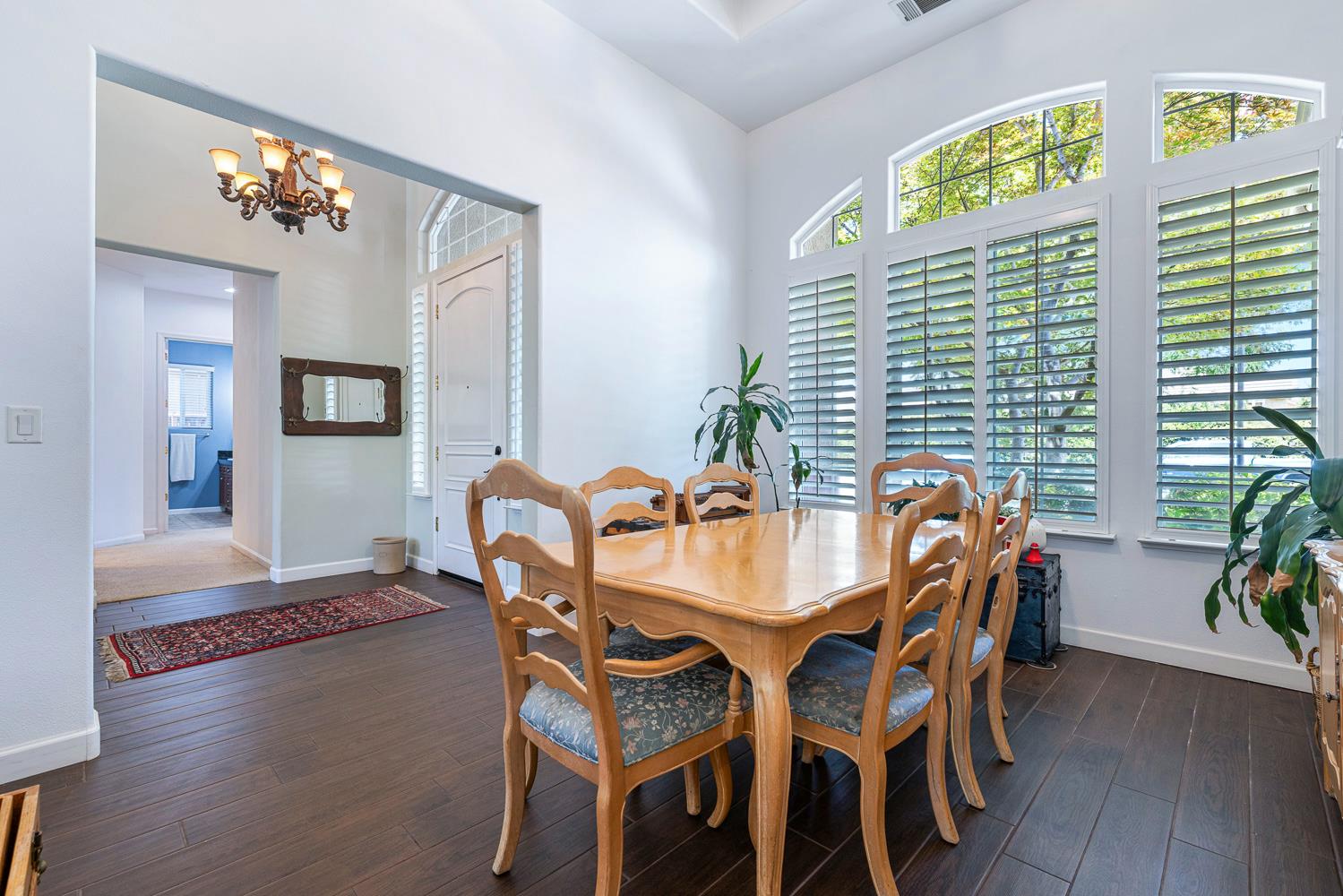 356 Richmond Ave, Clovis, CA 93619