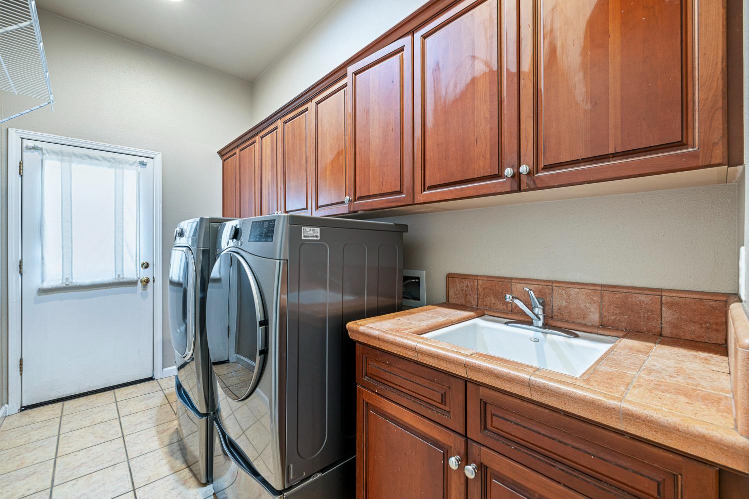 356 Richmond Ave, Clovis, CA 93619