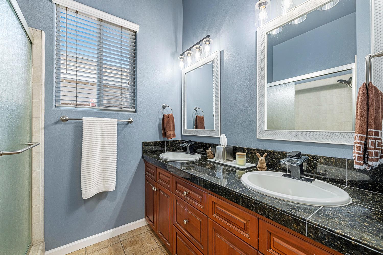 356 Richmond Ave, Clovis, CA 93619
