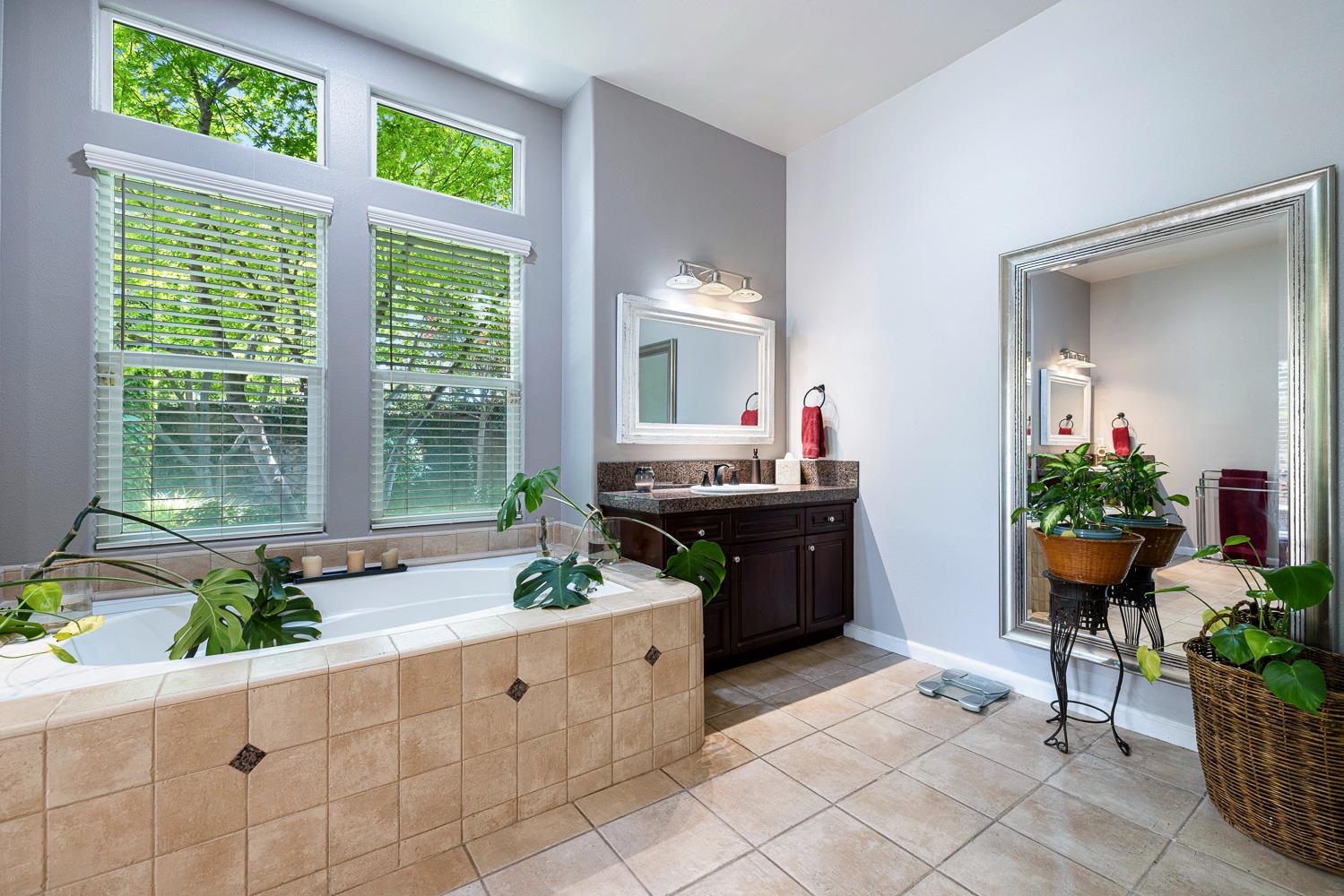 356 Richmond Ave, Clovis, CA 93619