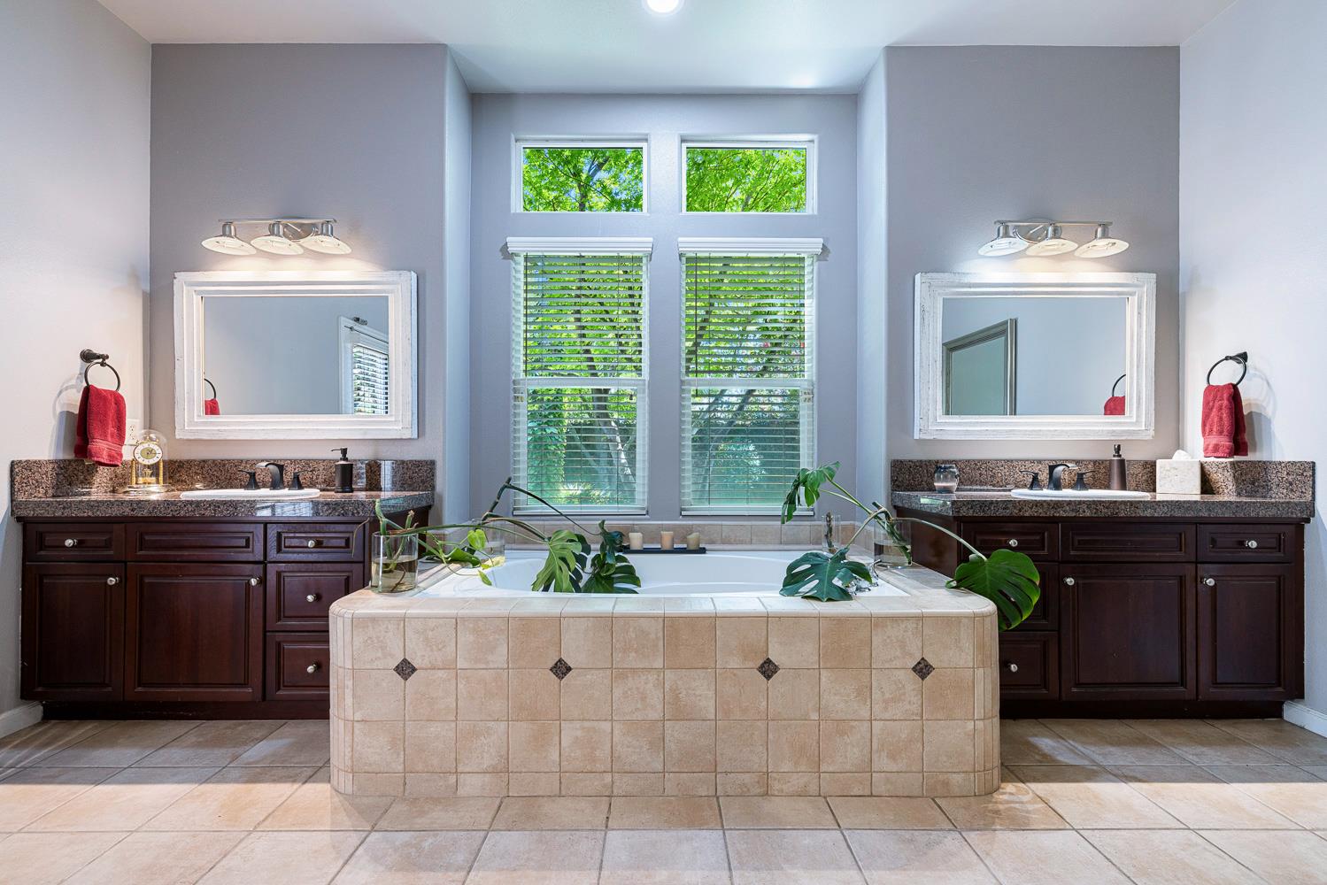 356 Richmond Ave, Clovis, CA 93619