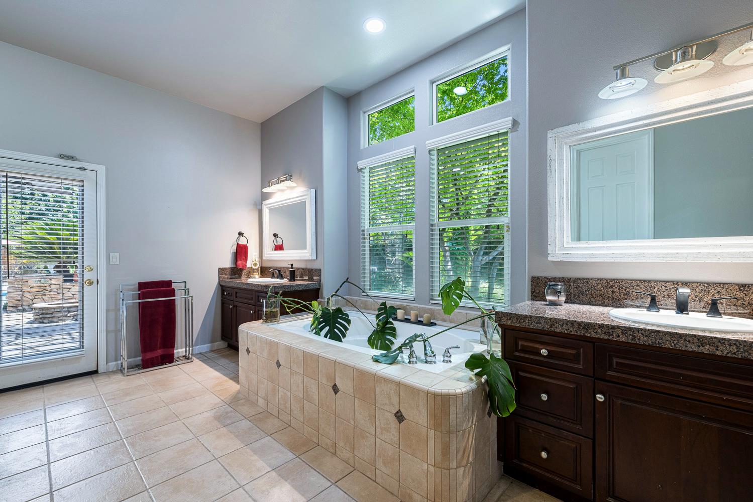 356 Richmond Ave, Clovis, CA 93619