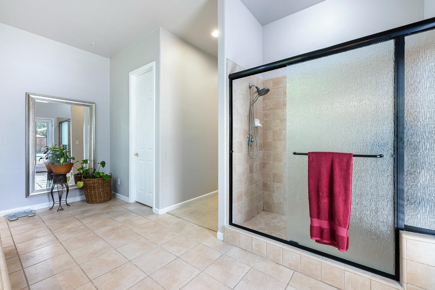 356 Richmond Ave, Clovis, CA 93619