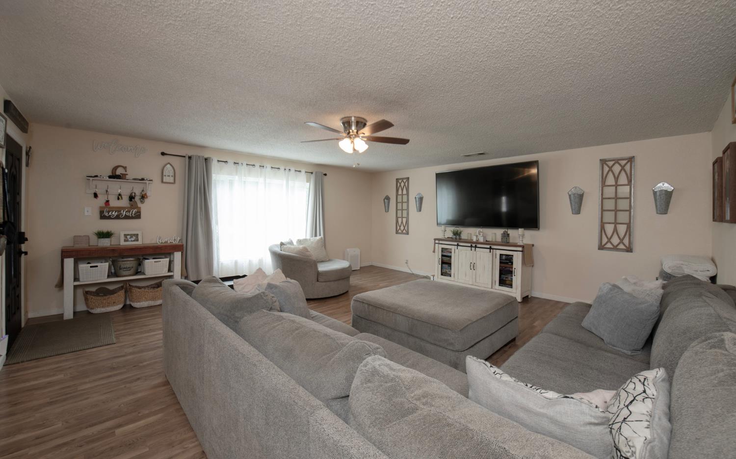 6397 W Clinton Ave, Fresno, CA 93723
