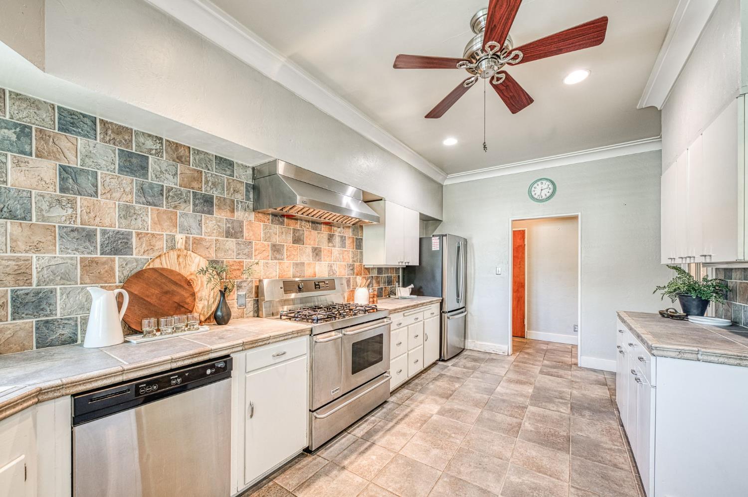 1941 N Wishon Ave, Fresno, CA 93704