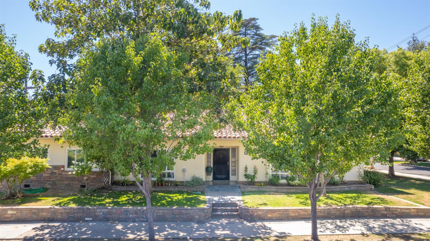 1941 N Wishon Ave, Fresno, CA 93704