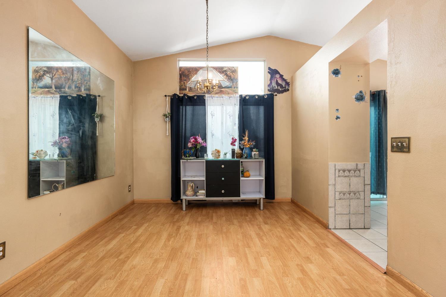 2323 E Houston Ave, Fresno, CA 93720