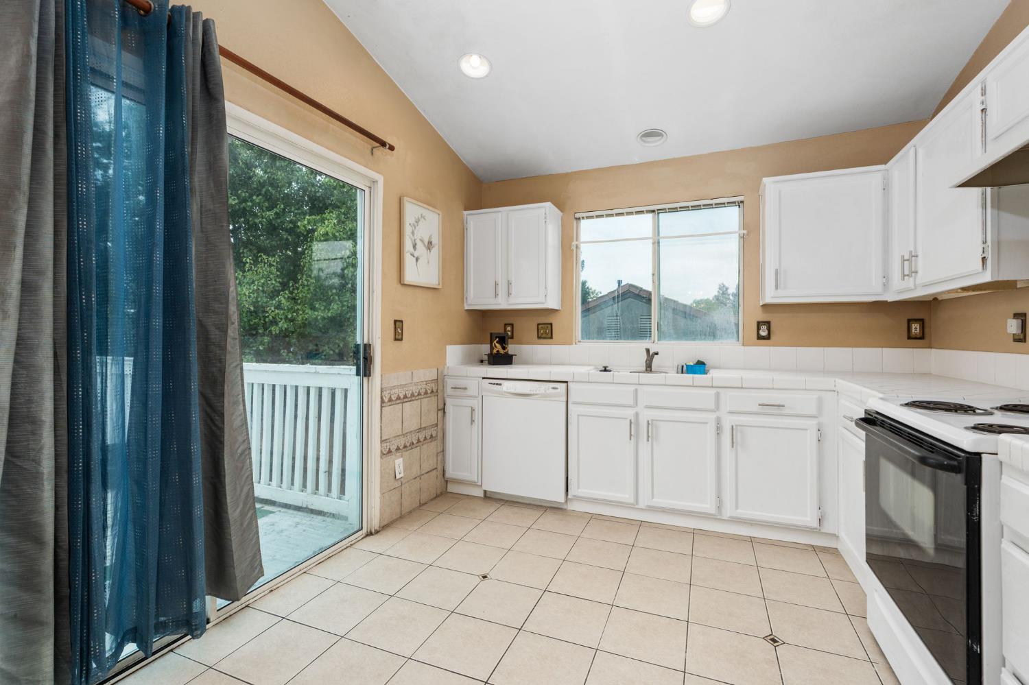 2323 E Houston Ave, Fresno, CA 93720