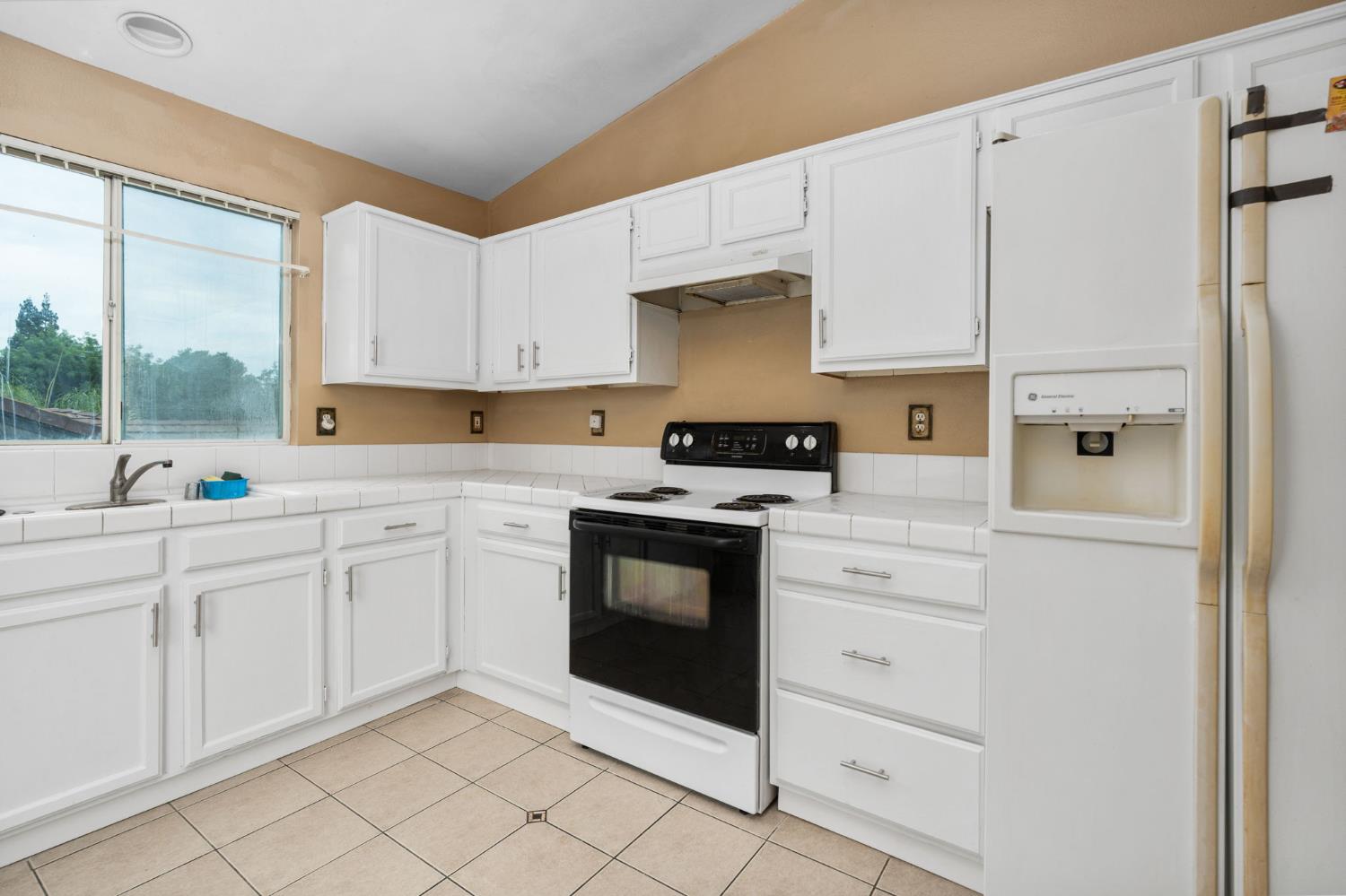 2323 E Houston Ave, Fresno, CA 93720