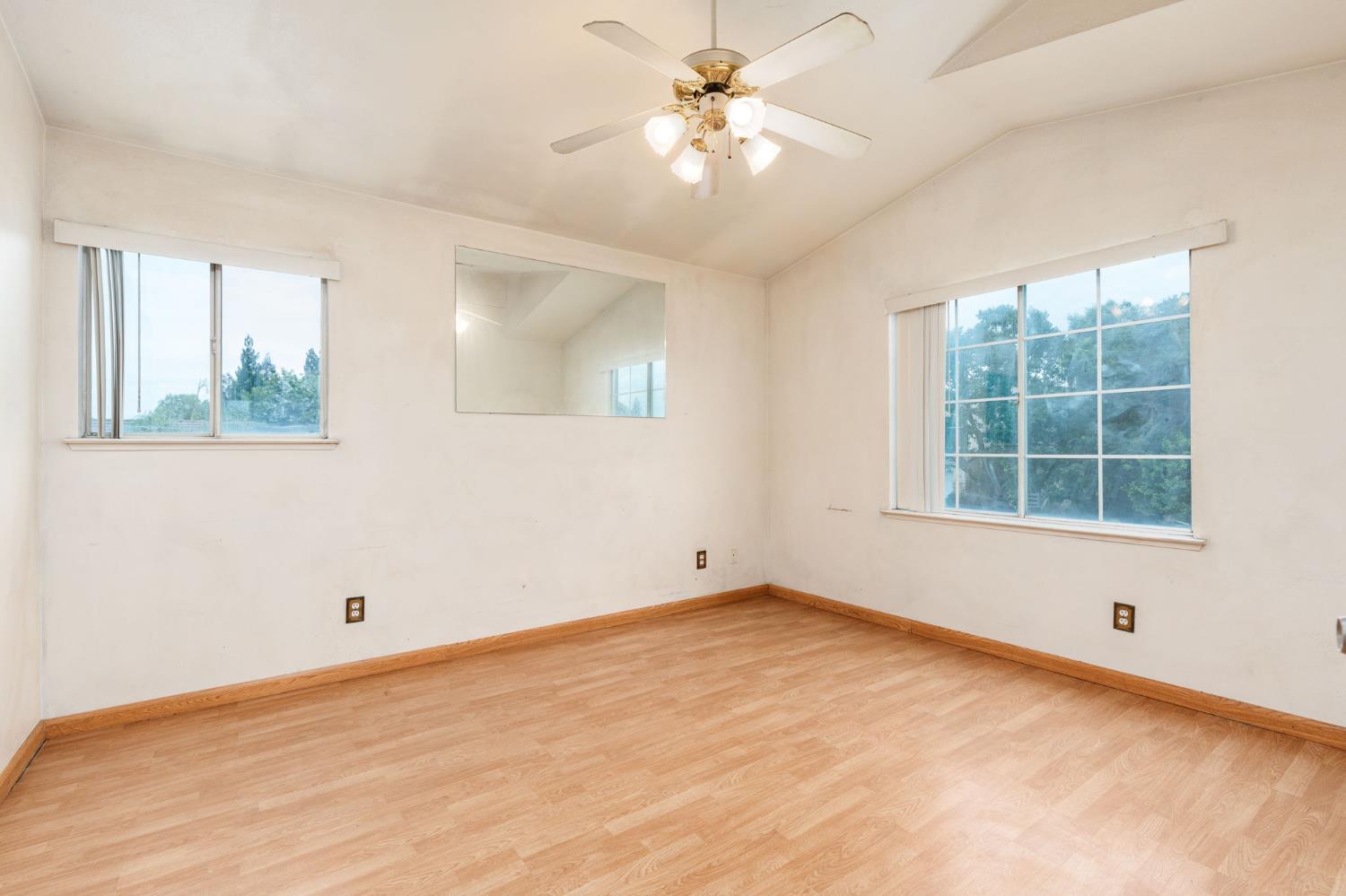 2323 E Houston Ave, Fresno, CA 93720