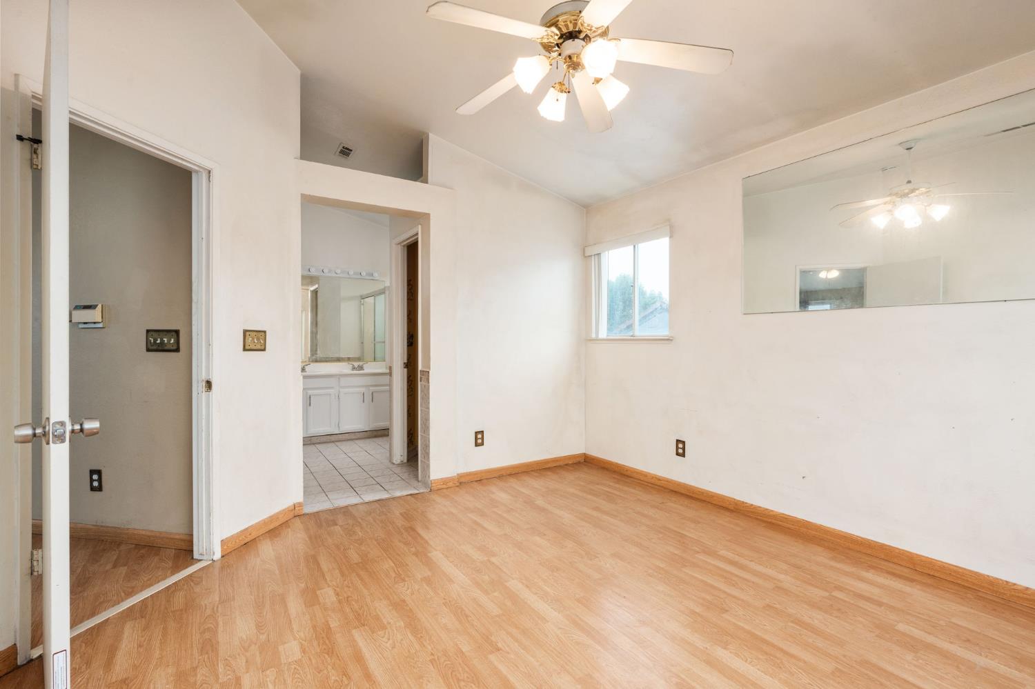 2323 E Houston Ave, Fresno, CA 93720