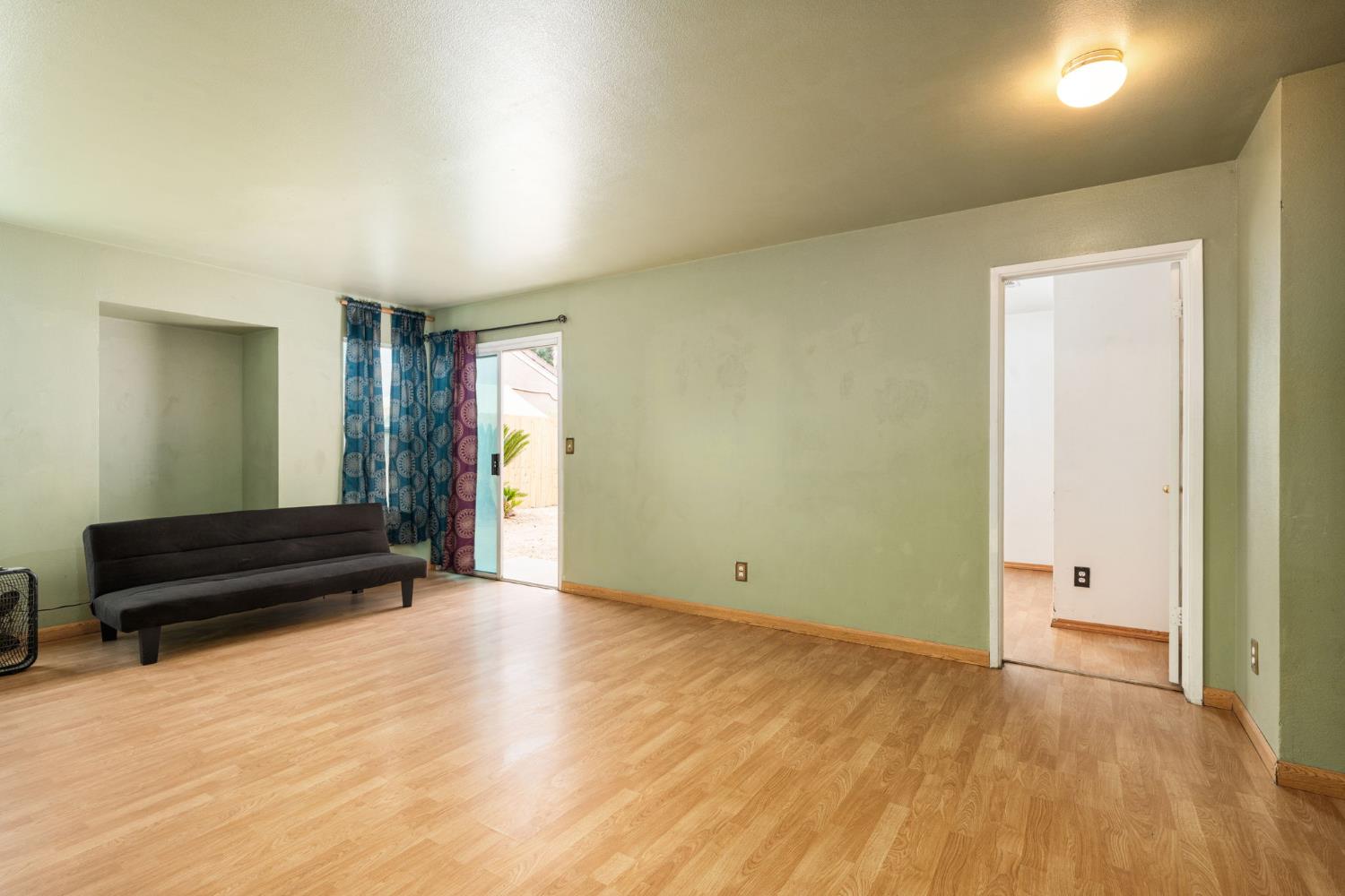 2323 E Houston Ave, Fresno, CA 93720