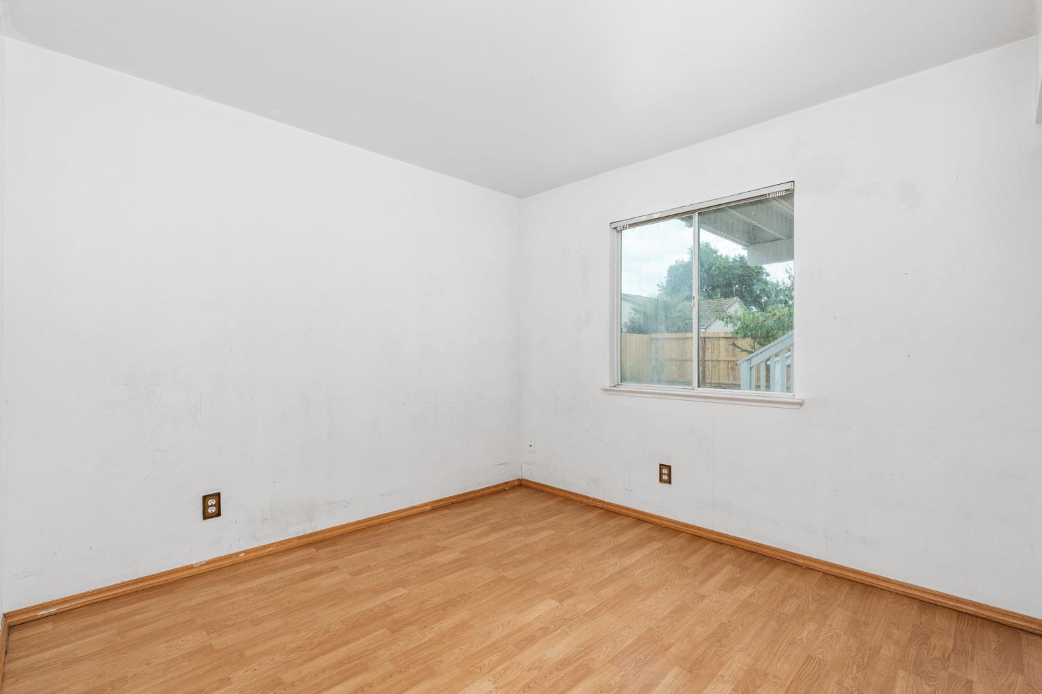2323 E Houston Ave, Fresno, CA 93720