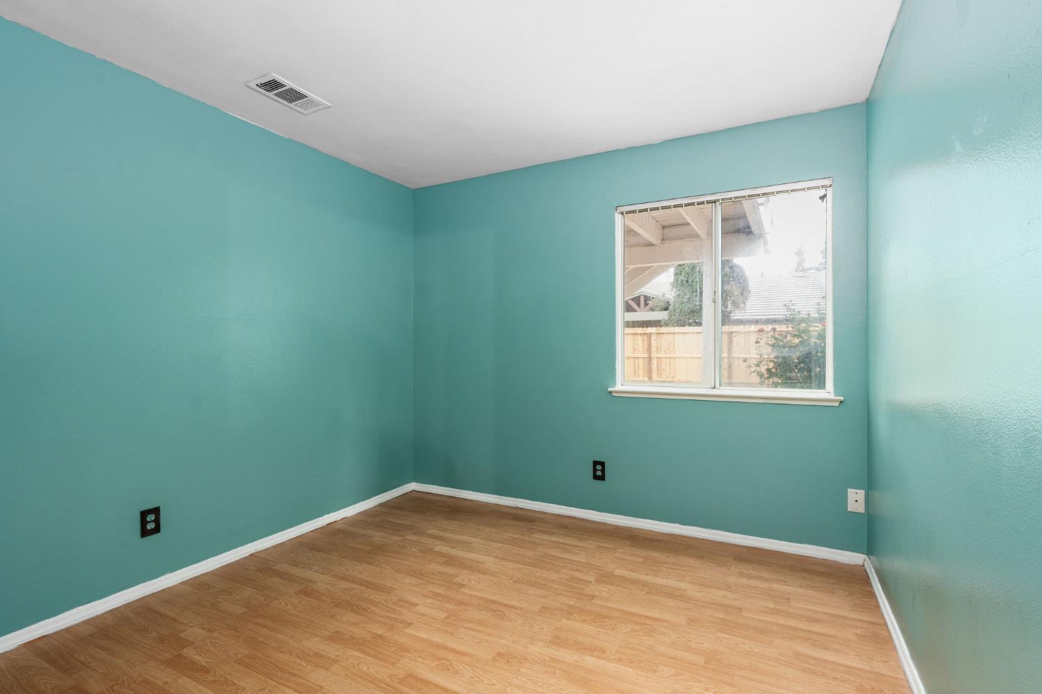 2323 E Houston Ave, Fresno, CA 93720