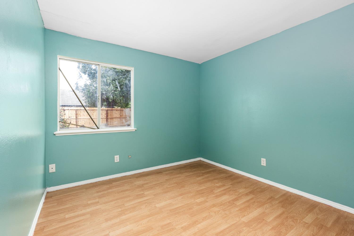 2323 E Houston Ave, Fresno, CA 93720
