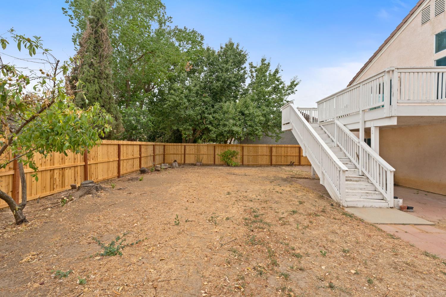 2323 E Houston Ave, Fresno, CA 93720