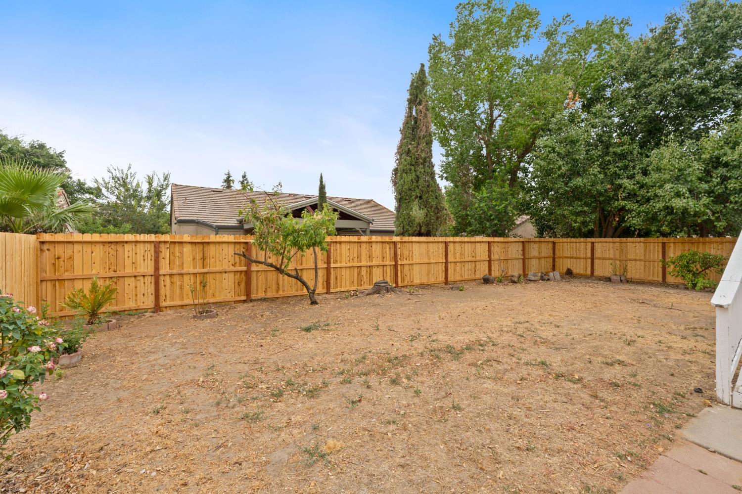 2323 E Houston Ave, Fresno, CA 93720