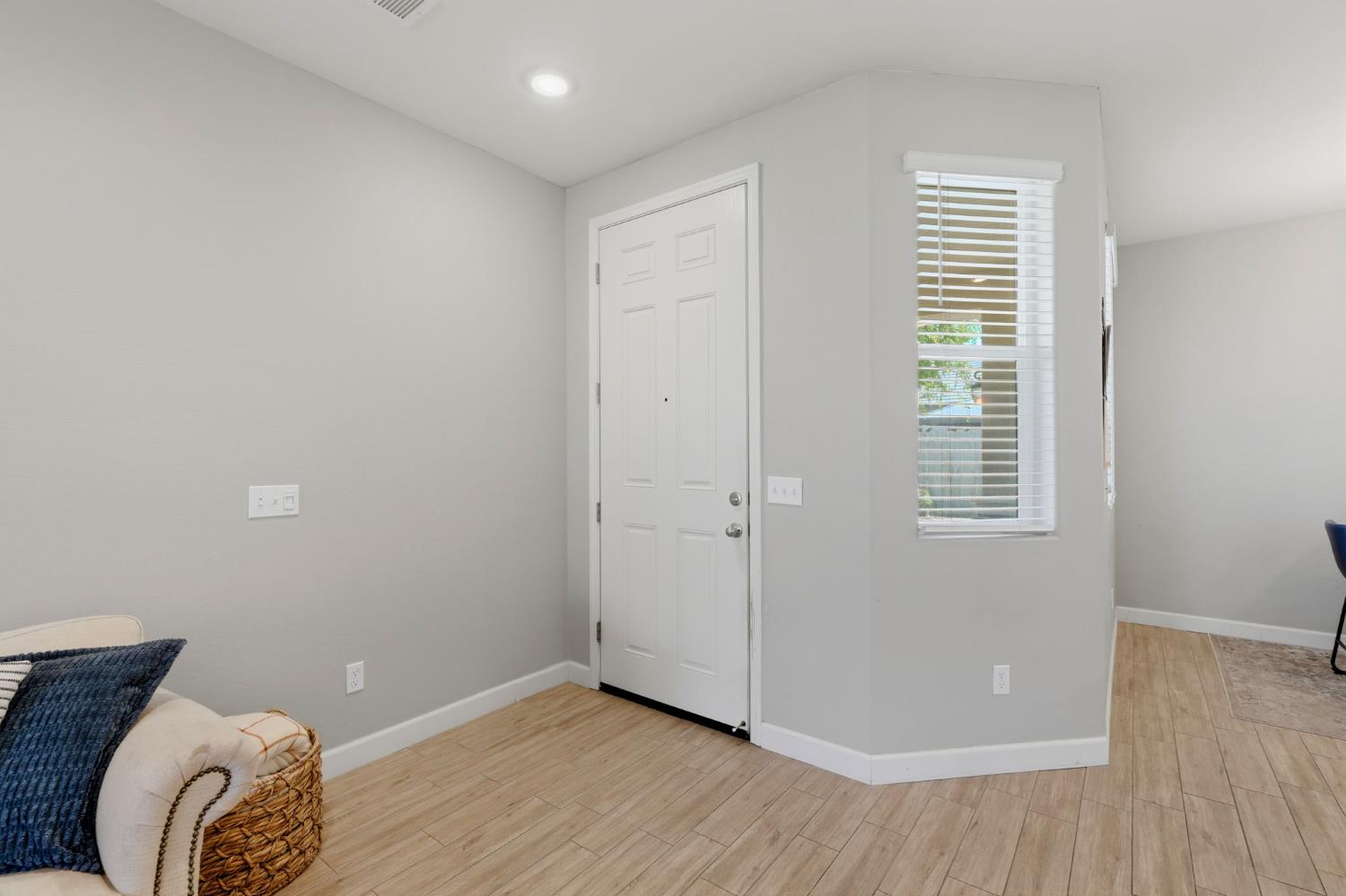 3207 N Kent St, Visalia, CA 93291