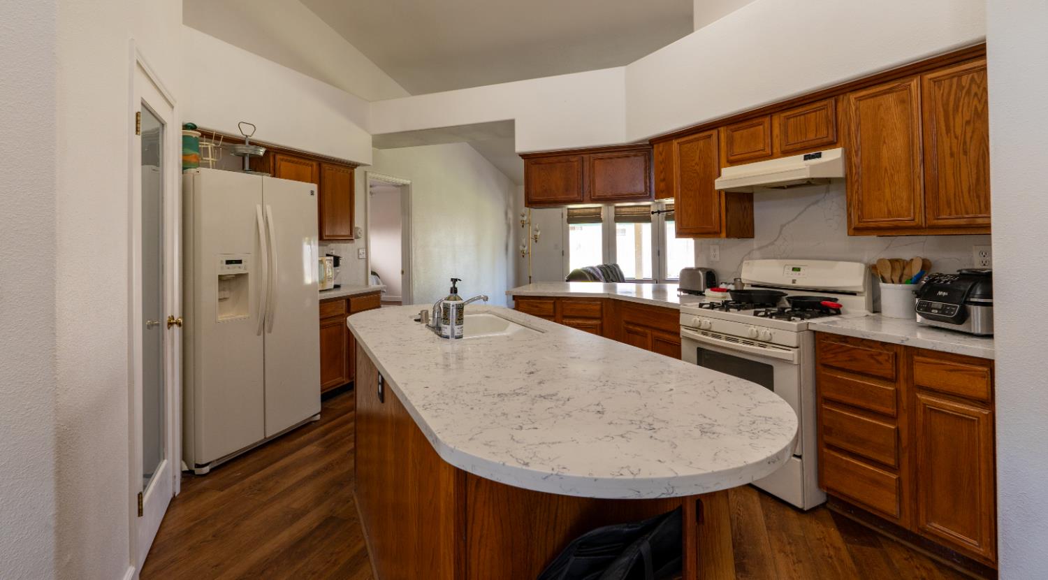 191 Orange St, Kingsburg, CA 93631