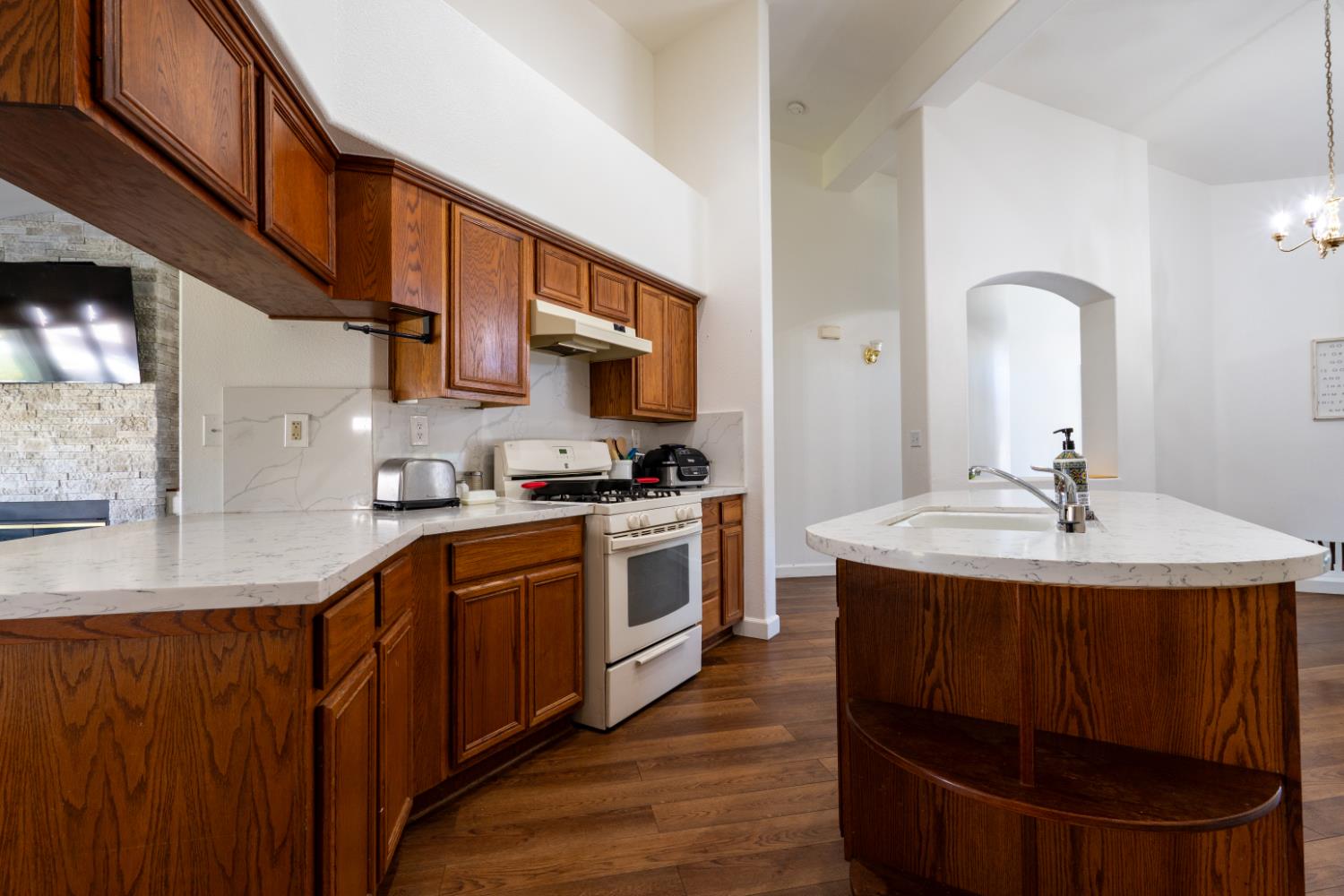 191 Orange St, Kingsburg, CA 93631