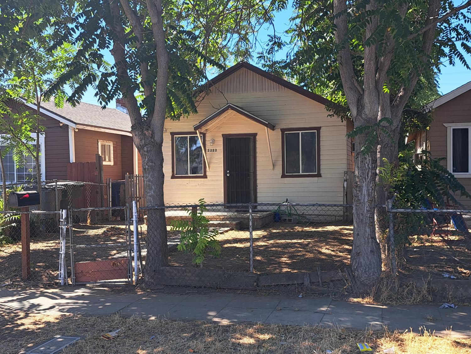 2222 E White Ave, Fresno, CA 93701
