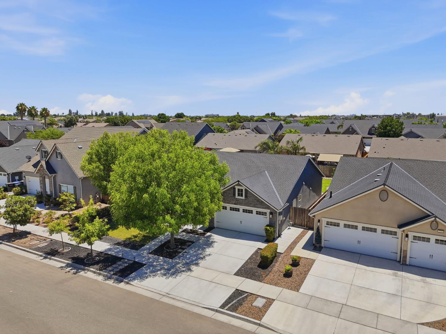 2257 W Mallard Way, Hanford, CA 93230
