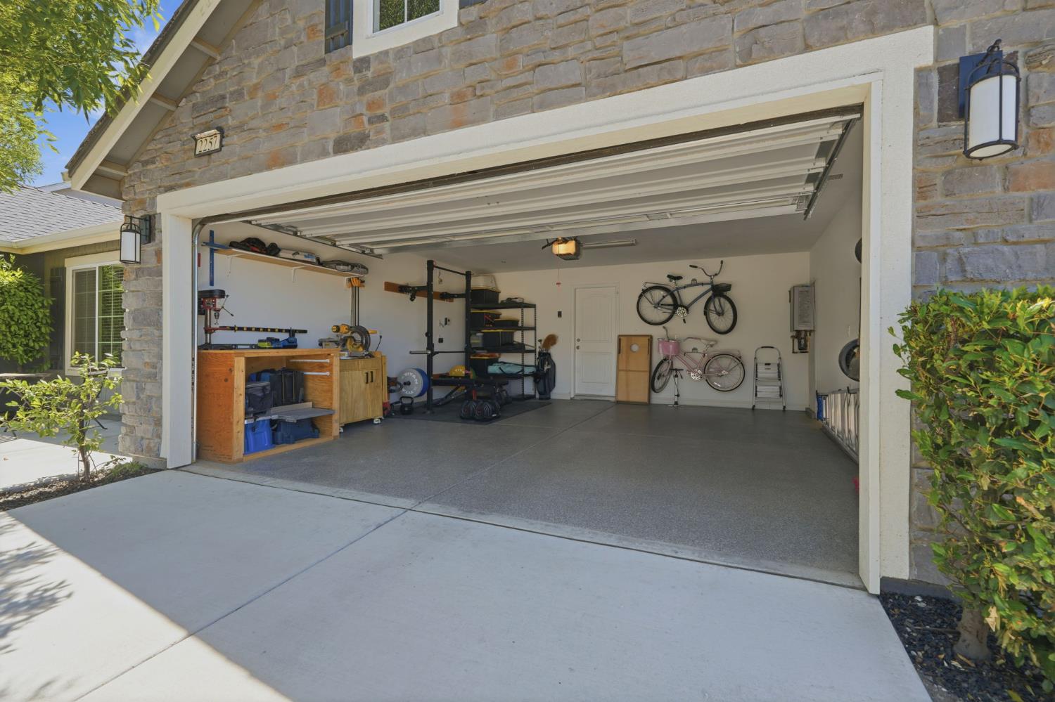 2257 W Mallard Way, Hanford, CA 93230