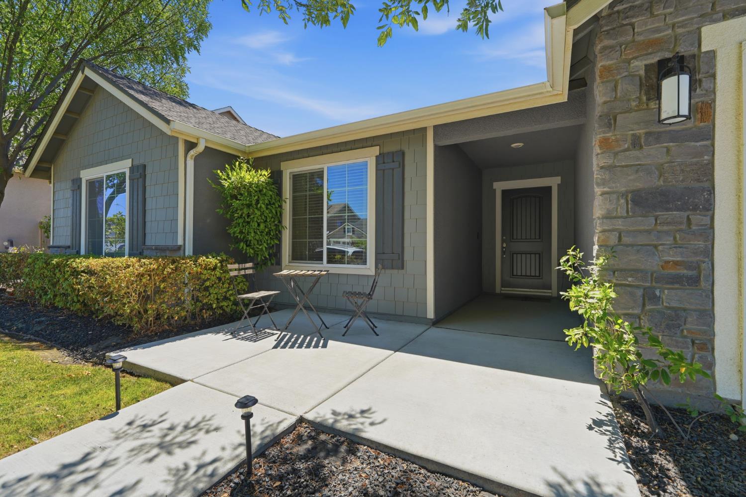 2257 W Mallard Way, Hanford, CA 93230