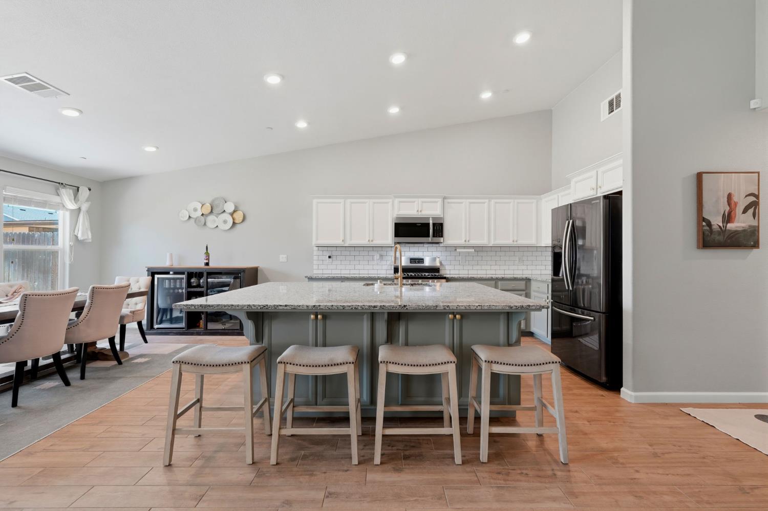 2257 W Mallard Way, Hanford, CA 93230