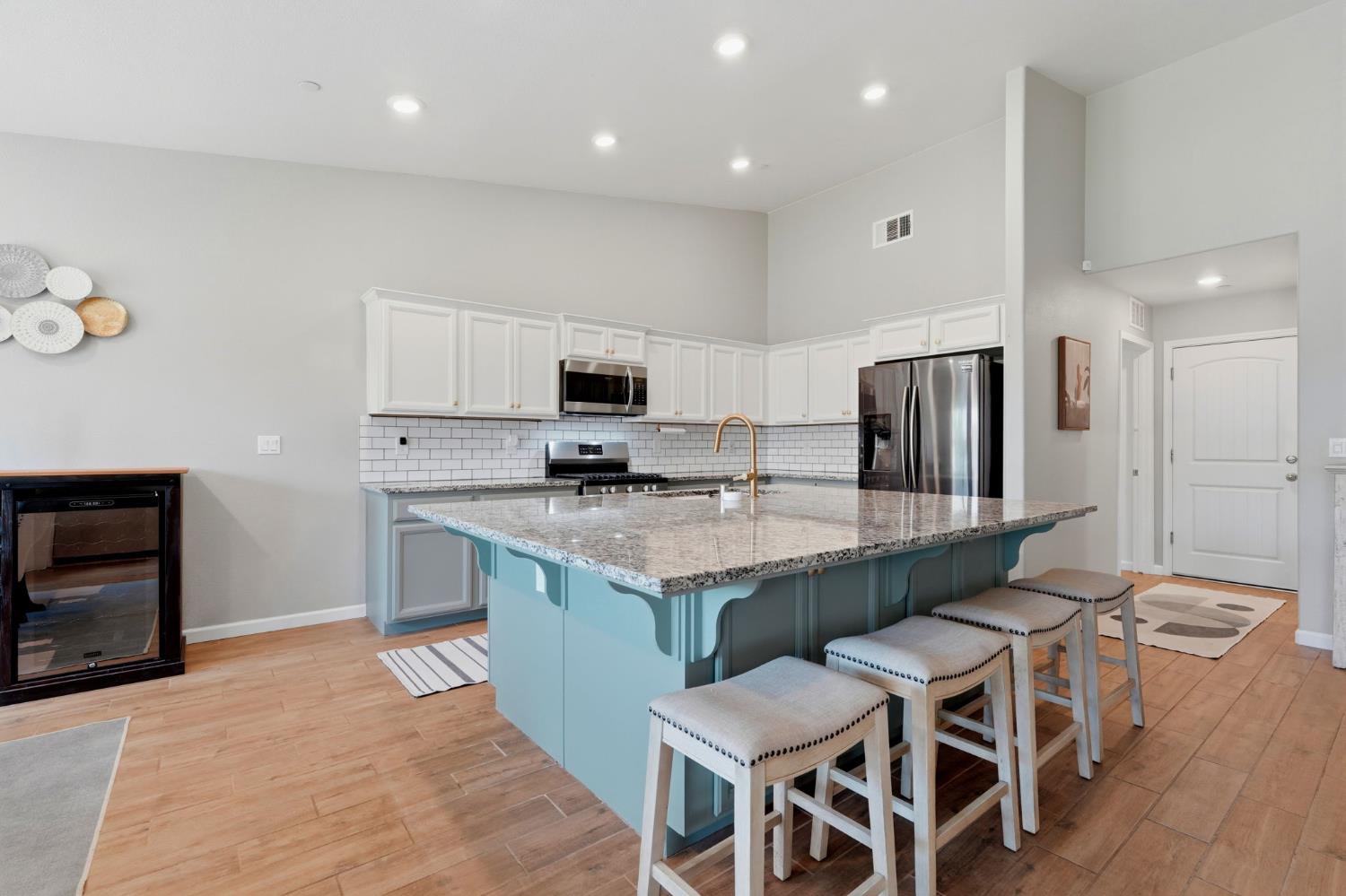 2257 W Mallard Way, Hanford, CA 93230