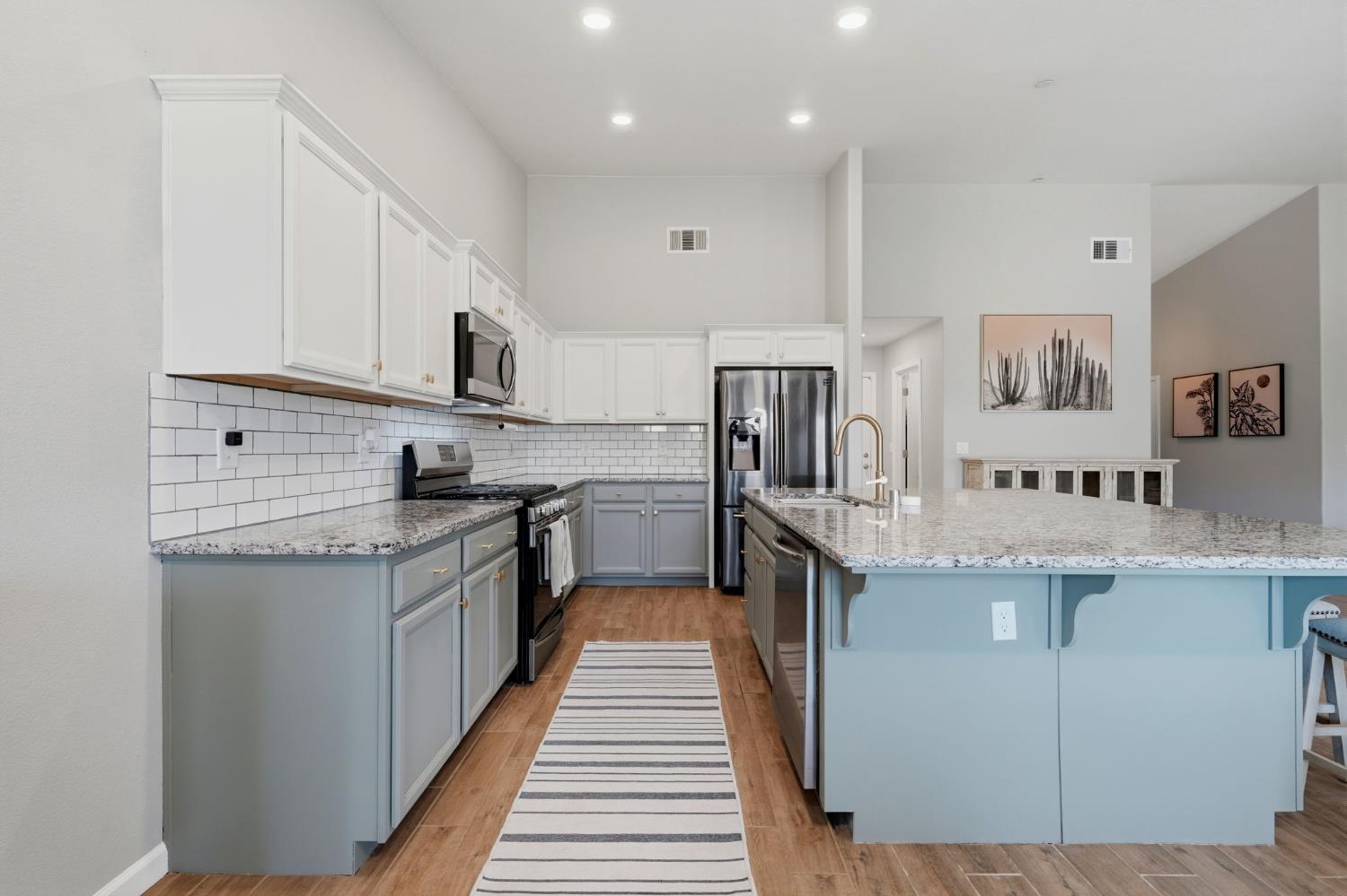 2257 W Mallard Way, Hanford, CA 93230