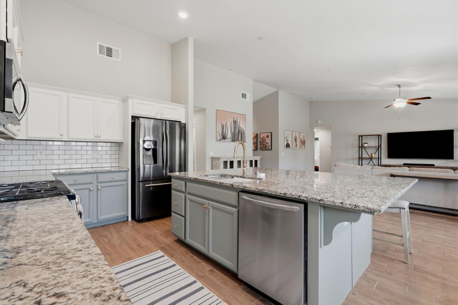 2257 W Mallard Way, Hanford, CA 93230