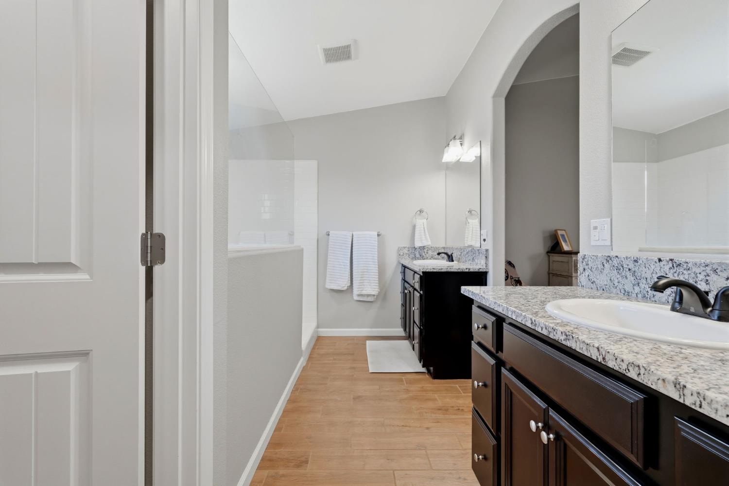 2257 W Mallard Way, Hanford, CA 93230