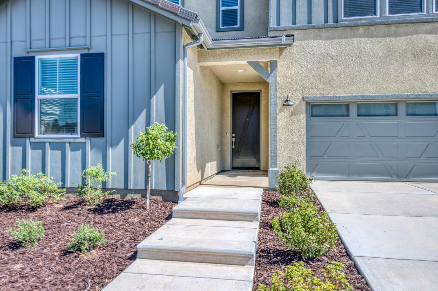 2822 E Corteza Dr, Fresno, CA 93730