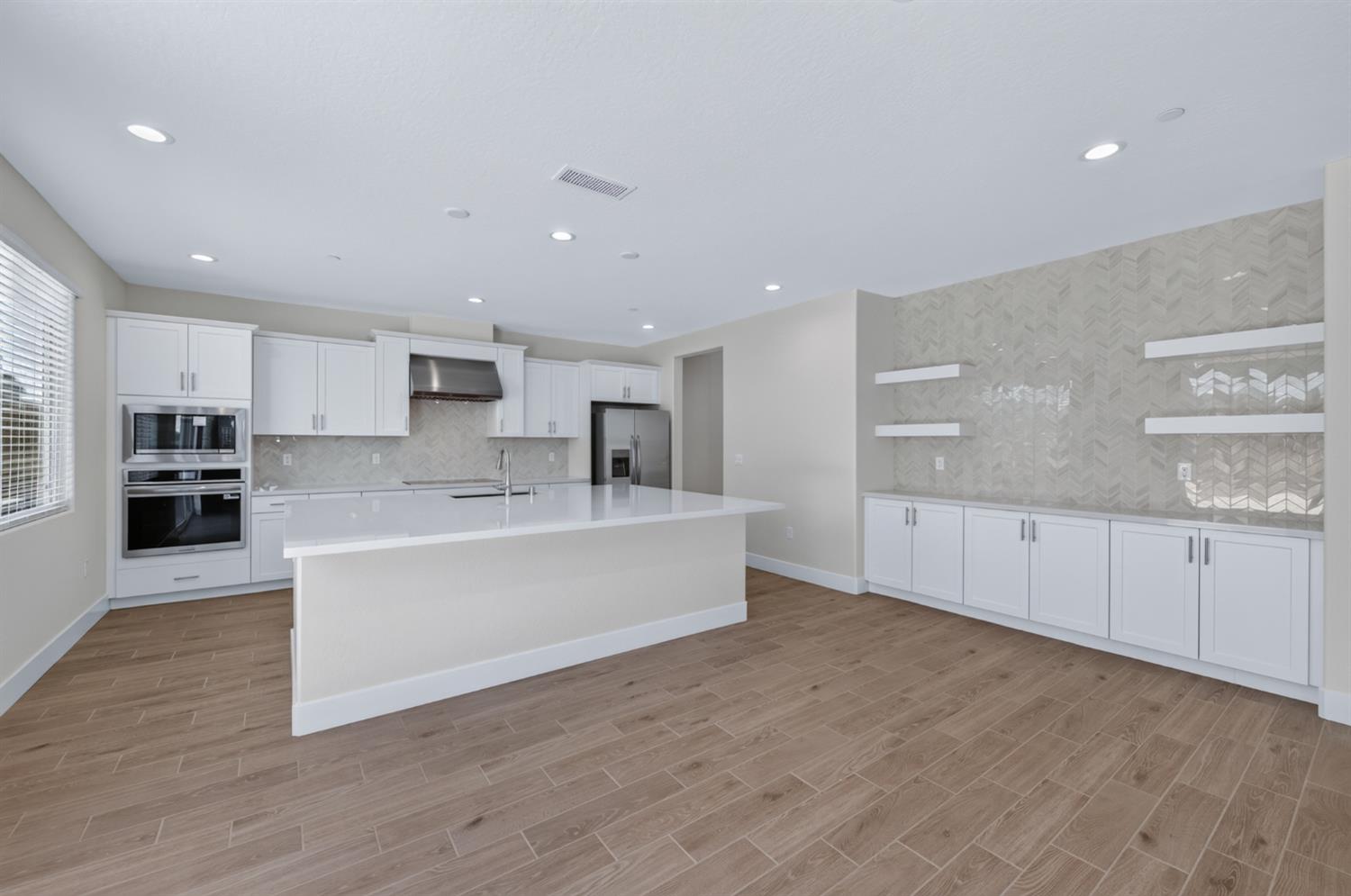 2822 E Corteza Dr, Fresno, CA 93730