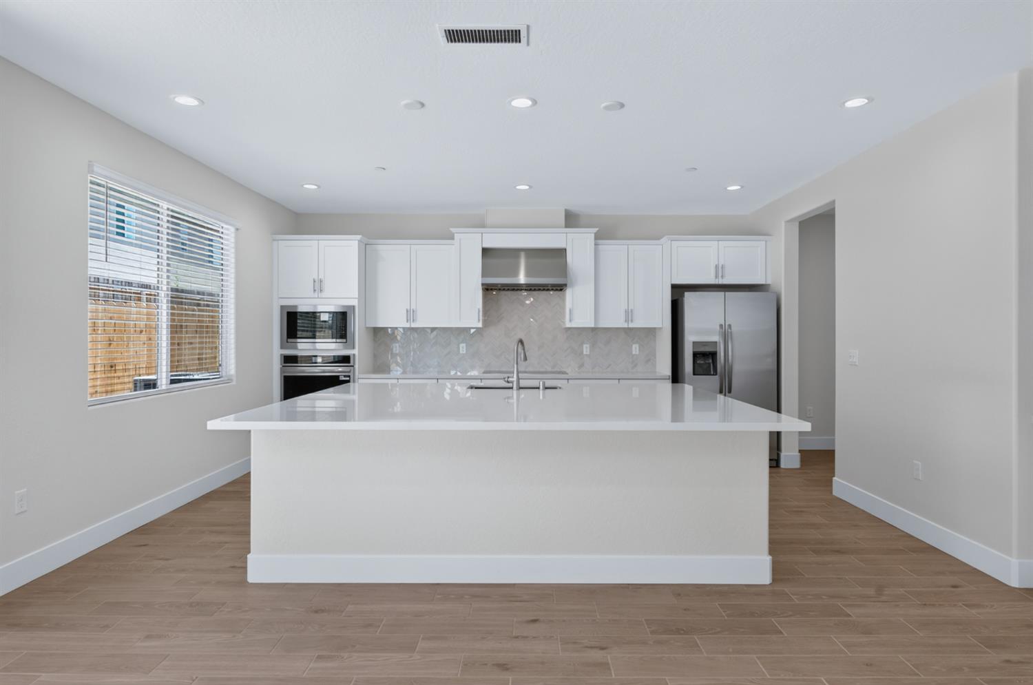 2822 E Corteza Dr, Fresno, CA 93730