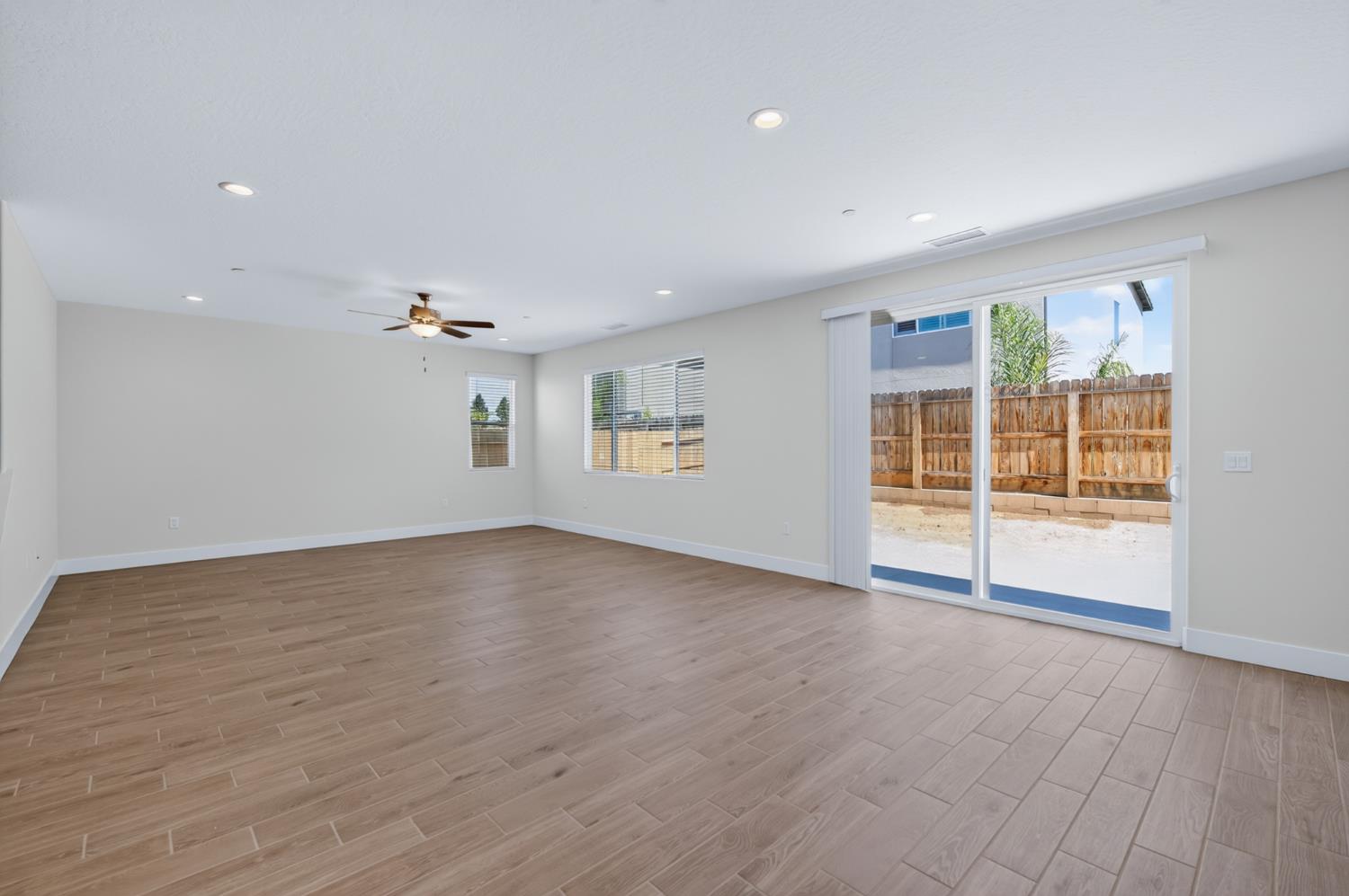 2822 E Corteza Dr, Fresno, CA 93730