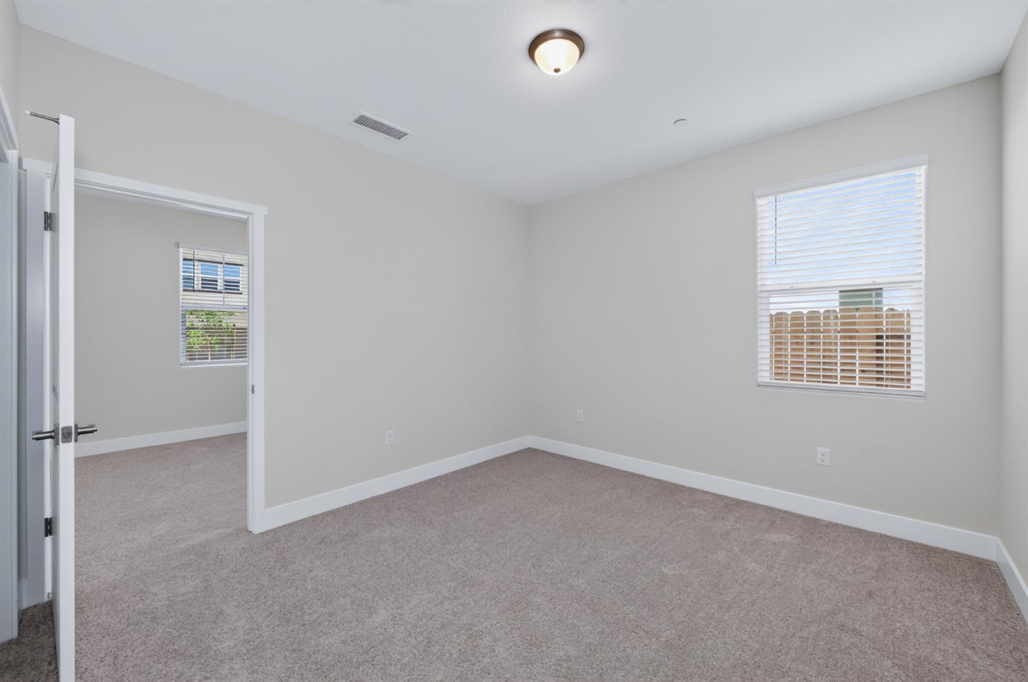 2822 E Corteza Dr, Fresno, CA 93730