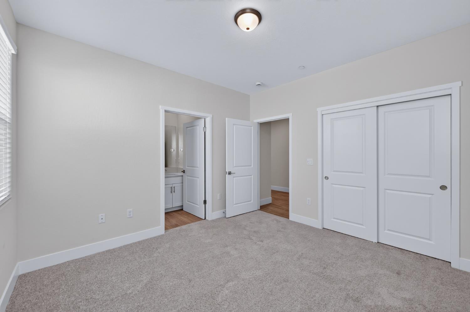 2822 E Corteza Dr, Fresno, CA 93730