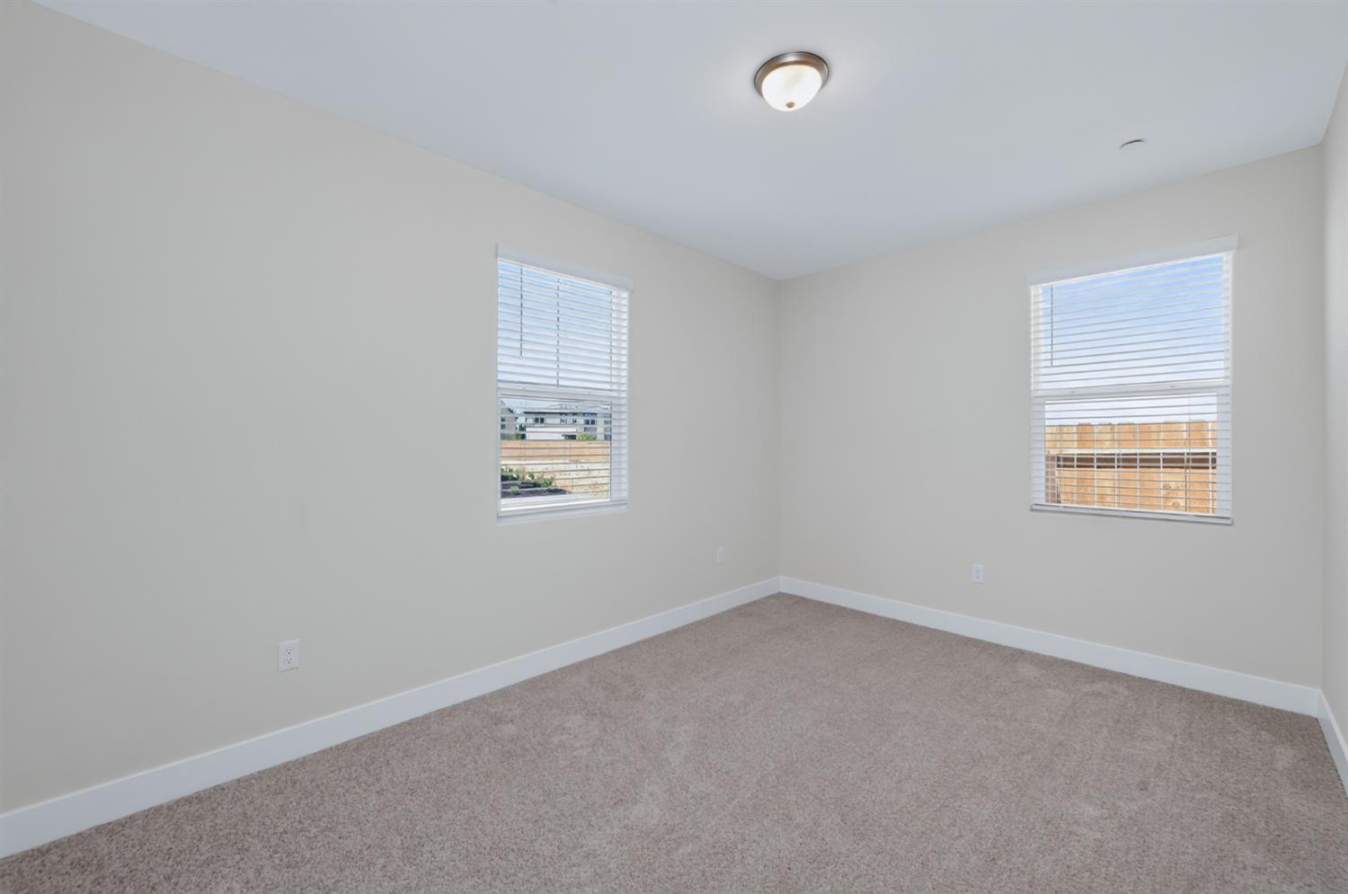 2822 E Corteza Dr, Fresno, CA 93730