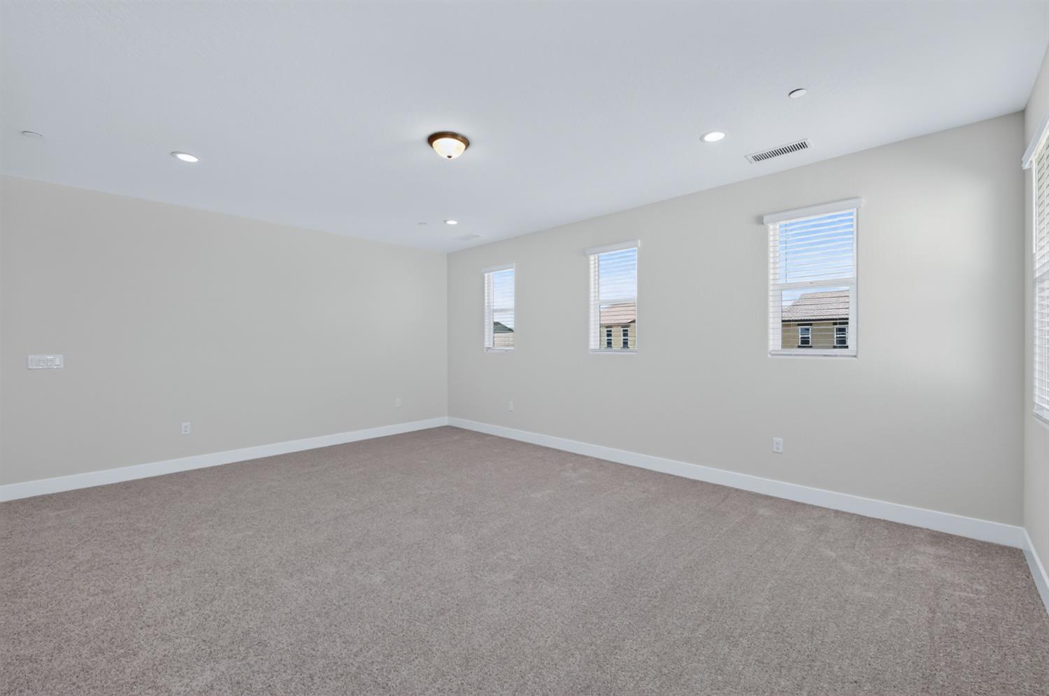 2822 E Corteza Dr, Fresno, CA 93730