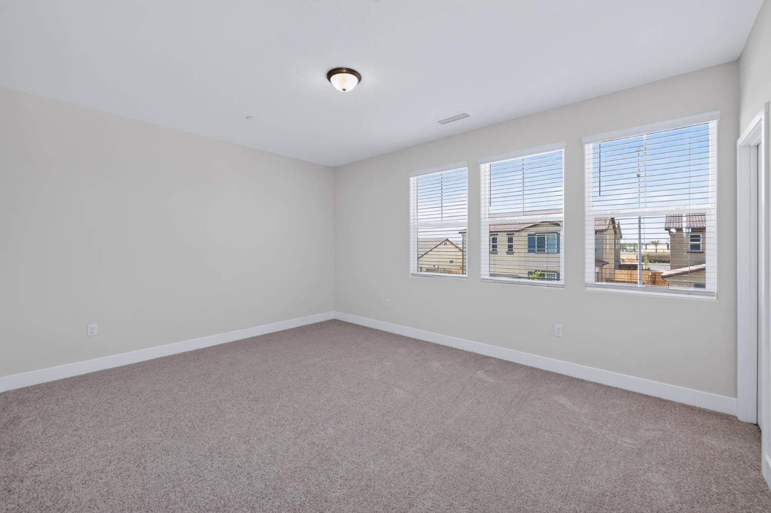2822 E Corteza Dr, Fresno, CA 93730