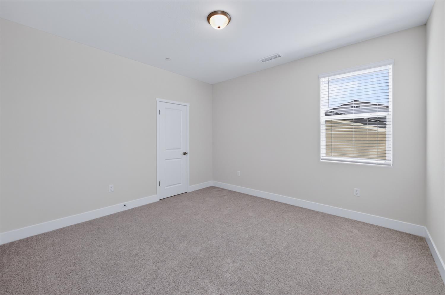 2822 E Corteza Dr, Fresno, CA 93730