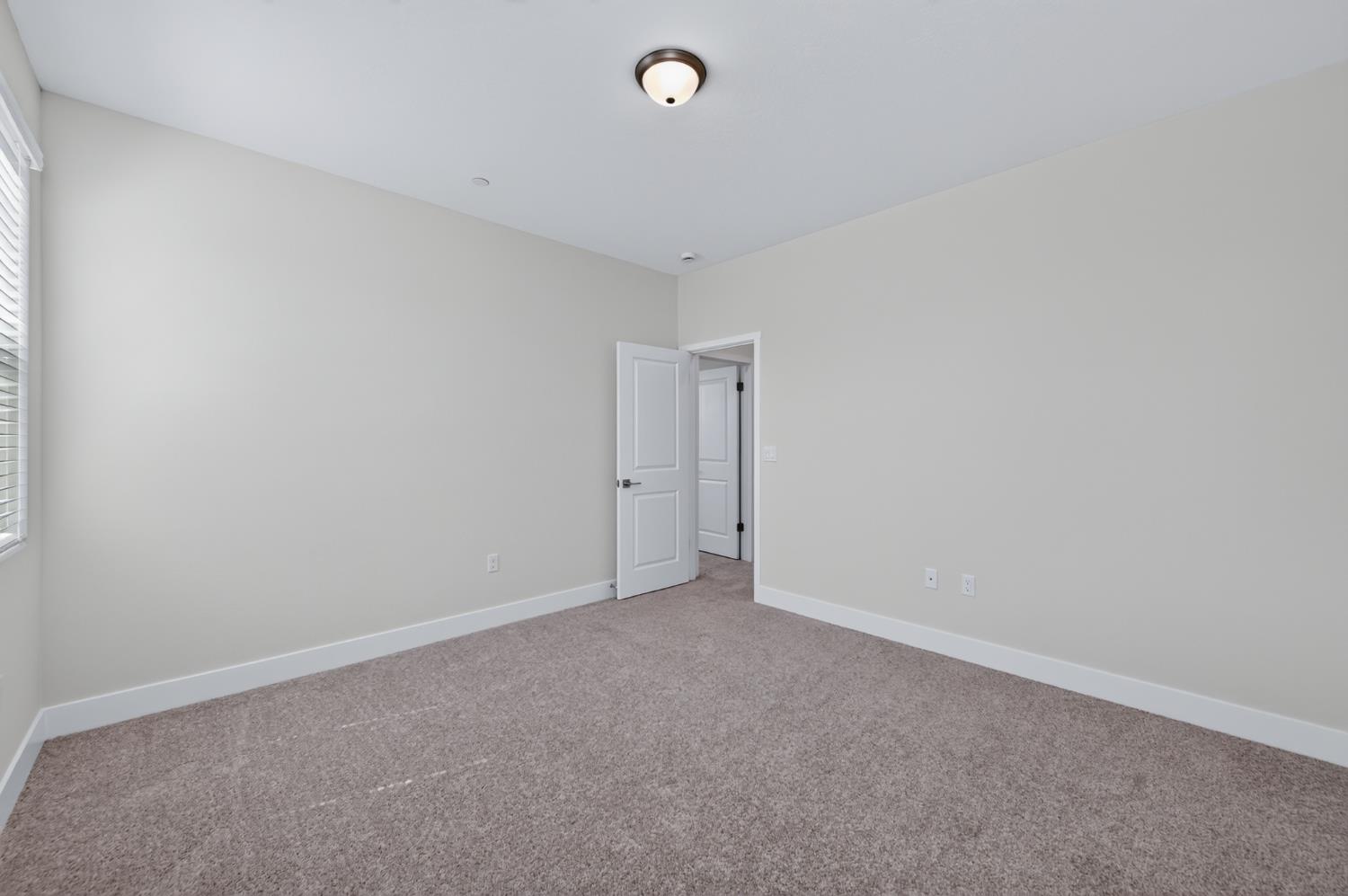 2822 E Corteza Dr, Fresno, CA 93730