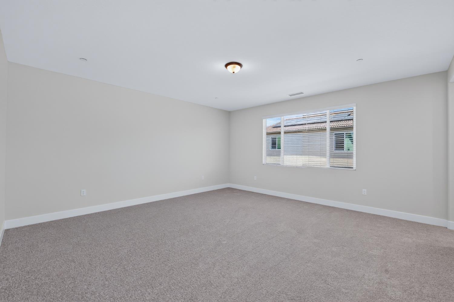 2822 E Corteza Dr, Fresno, CA 93730