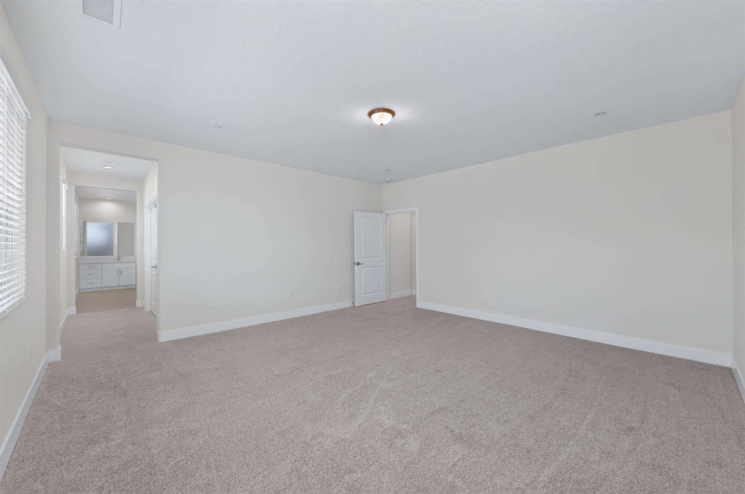 2822 E Corteza Dr, Fresno, CA 93730