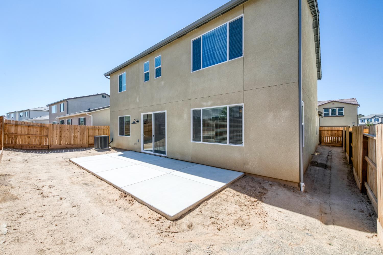 2822 E Corteza Dr, Fresno, CA 93730