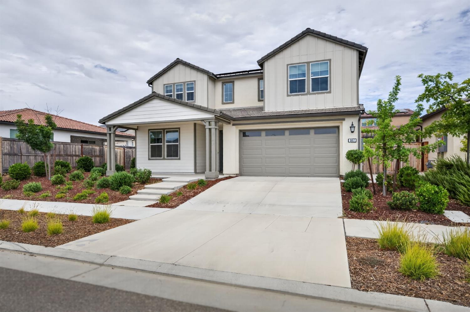 907 Orchard Hills Rd, Madera, CA 93636
